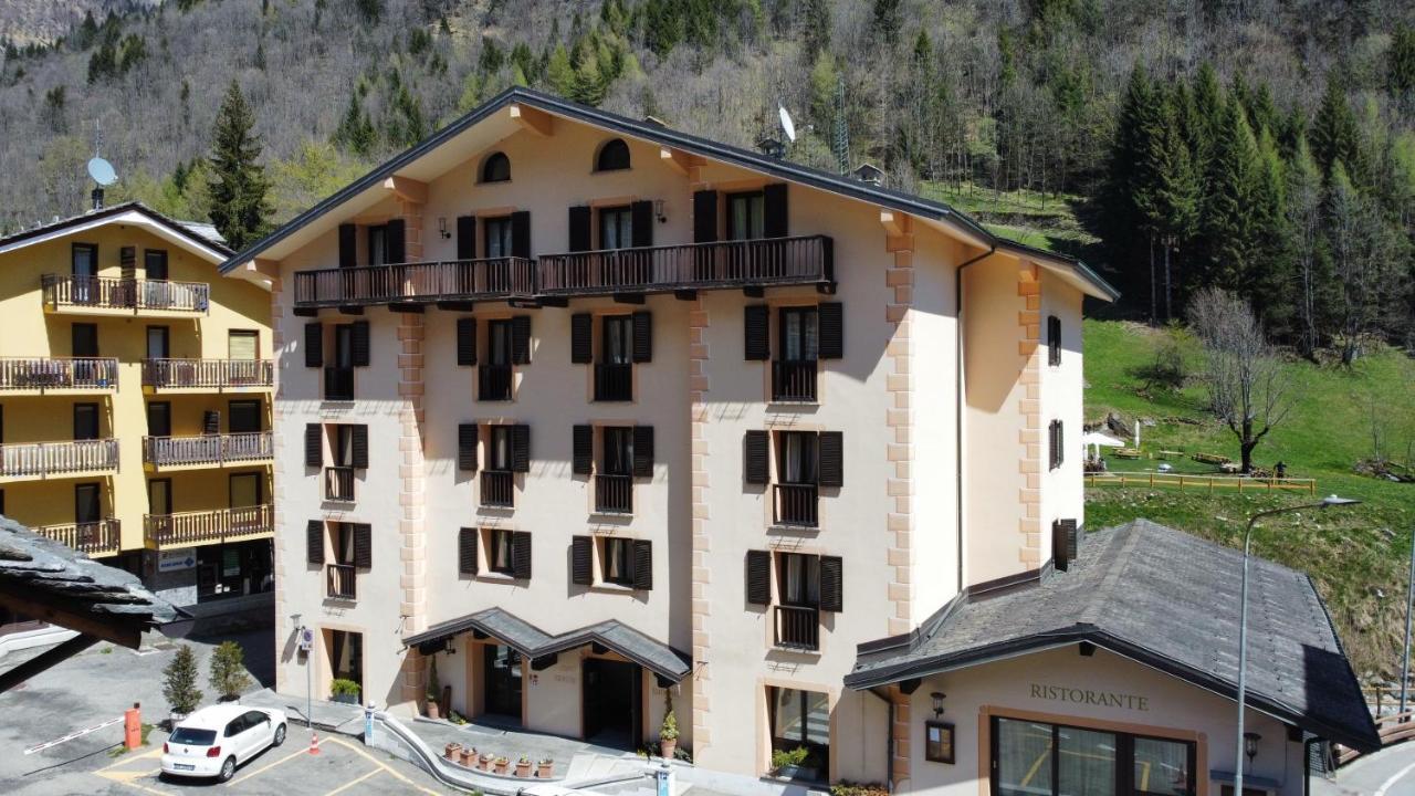Hotel Cristallo Alagna Valsesia Exterior foto